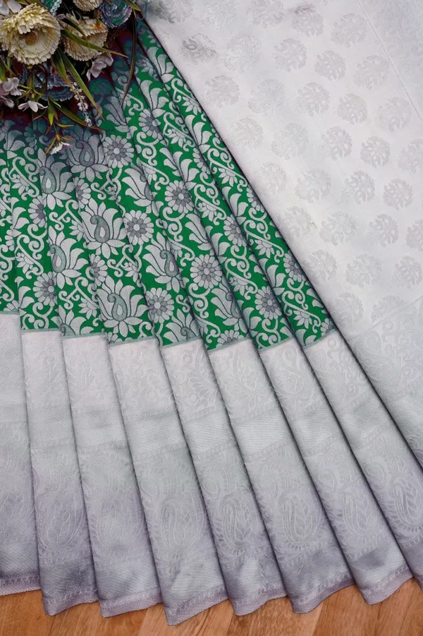 Light_Green_Woven_Kanjivaram_Silk_Saree_with_Saree_Cover